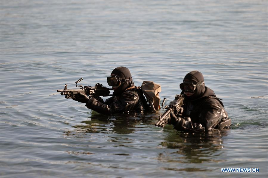 Đặc nhiệm người nhái của hải quân Thổ Nhĩ Kỳ trong một khoa mục tấn công đổ bộ bờ biển. Nguồn ảnh: Xinhua.