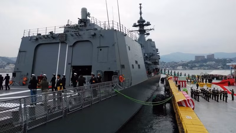 Hệ thống vũ khí trên các khu trục hạm lớp Asahi cũng được đặc biệt trú trọng vào tác chiến chống ngầm với hai loại tên lửa phóng thẳng đứng chống ngầm bao gồm RUM-139 do Mỹ sản xuất và một hệ thống tên lửa chống ngầm do Nhật sản xuất, mang tên Type 07. Nguồn ảnh: Flickr.