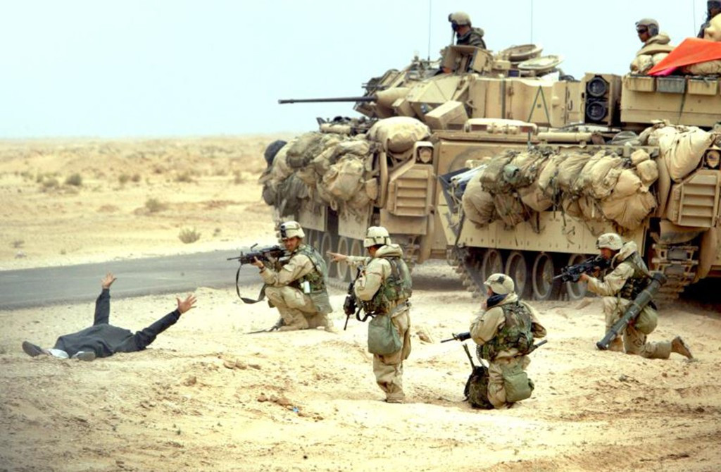 Chiến tranh Iraq tới nay đã được coi là một cuộc chiến vô nghĩa khi lý do của cuộc xâm lược này là hoàn toàn bịa đặt. Tuy nhiên tới tận ngày nay sau 16 năm, Iraq vẫn chìm trong biển máu và nước mắt, là một trong những quốc gia bất ổn nhất thế giới. Nguồn ảnh: BI.