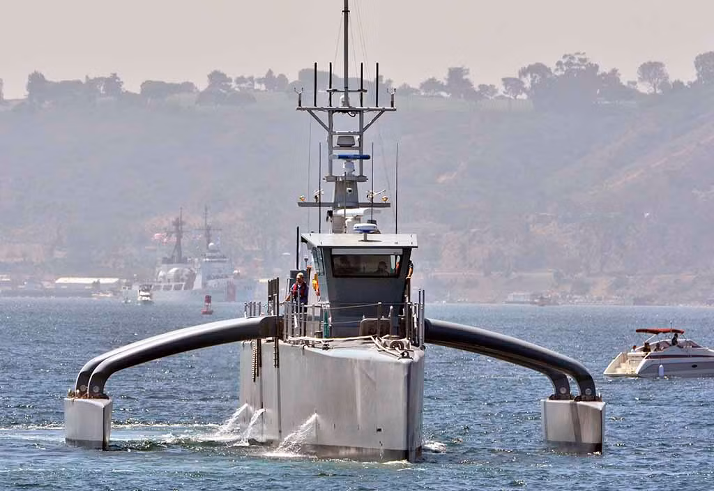 Do có thiết kế thấp, các tàu chiến không người lái này cũng sẽ cực kỳ khó bị phát hiện hơn so với các tàu có người lái với thiết kế cao và kiến trúc thượng tầng cồng kềnh hơn. Nguồn ảnh: USNI.