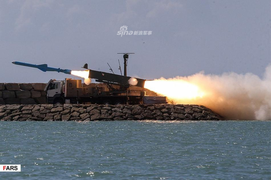 Từ năm 2013, loại tên lửa này đã được phía Iran nâng cấp, cho ra đời phiên bản phóng từ cơ cấu trên không mang tên Nasr-1. Nguồn ảnh: FARS.