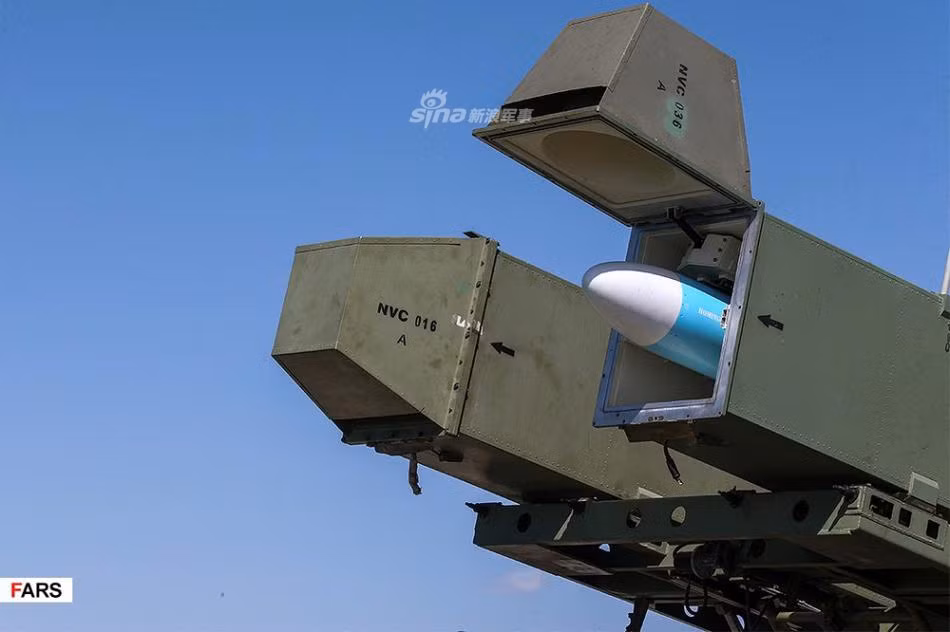 Lần đầu tiên được ra mắt vào khoảng tháng 8/2011, phía Iran đã khẳng định loại tên lửa này có tầm bắn lên tới 300 km và là "loại tên lửa mạnh nhất của Hải quân Iran" hiện nay. Nguồn ảnh: FARS.