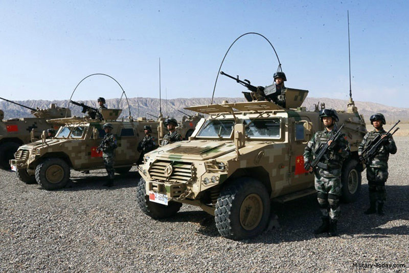 Phải mãi tới phiên bản CSK-131, thiết kế của Đông Phong Mãnh Sĩ mới được hoàn thiện bao gồm hệ thống camera nhìn đêm cho lái xe, định vị bản đồ điện tử và tháp súng máy trên nóc xe. Nguồn ảnh: Military-today.