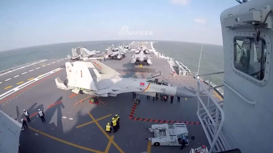 Tính năng bất ngờ trên tiêm kích trên hạm độc nhất của Trung Quốc Tinh nang bat ngo tren tiem kich tren ham doc nhat cua Trung Quoc