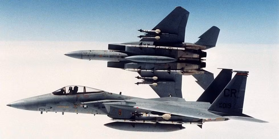 Trong thời bình, việc phóng bỏ tên lửa để hạ cánh khẩn cấp là điều cực kỳ hiếm thấy và rất tốn kém, đòi hỏi phải có biên pháp khắc phục sớm nhất có thể để những sự cố tương tự không xảy ra trong tương lai - Military.com nhấn mạnh. Nguồn ảnh: BI.