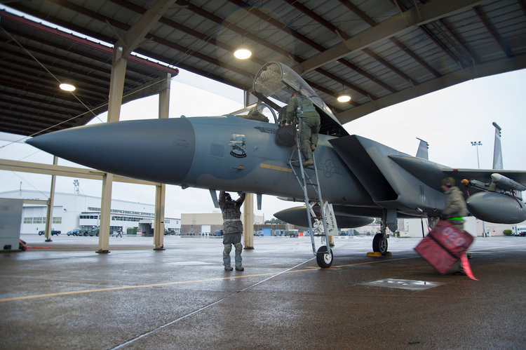 Nguyên nhân của vụ việc hiện vẫn đang được làm rõ. Tuy nhiên theo lời kể của phi công và hộp đen máy bay, đột nhiên mọi tên lửa đều báo lỗi và cảnh báo an toàn kêu lên inh ỏi ngay sau đó. Nguồn ảnh: BI.