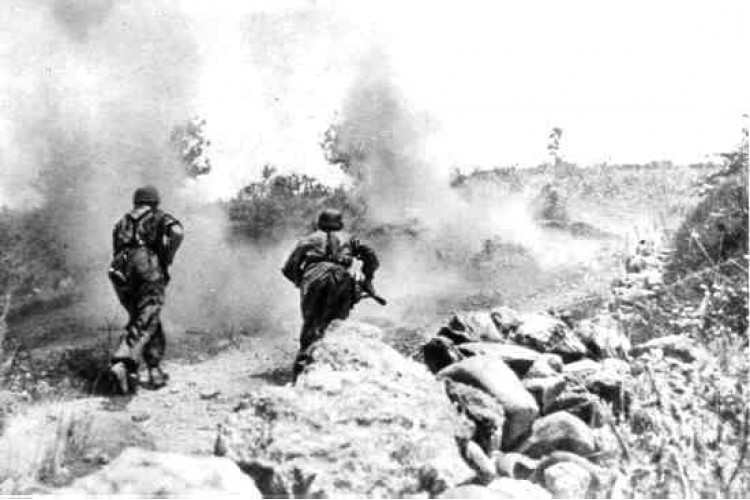 Ở chiều hướng ngược lại, quân đồng minh có lực lượng tổng cộng lên tới... 42.000 quân trong đó có gần 20.000 quân Anh, 10.000 quân Hy Lạp, 6000 quân Australia, 7500 quân New Zealand. Nguồn ảnh: Baike.