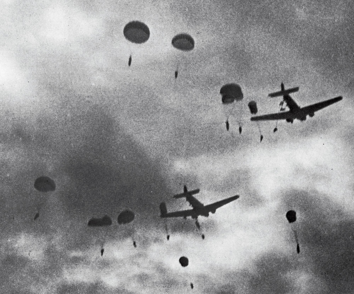 Dọn trống được bờ tây của hòn đảo này, các máy bay vận tải của Đức cũng có thể dễ dàng bay từ Italy sang thả hàng tiếp tế. Kể từ thời điểm Đức thiết lập được cầu hàng không quy mô lớn, số phận của đảo Crete coi như đã an bài. Nguồn ảnh: Baike.