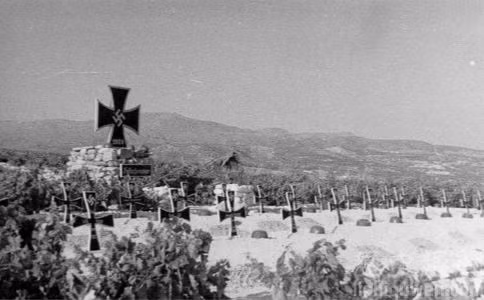 Trong ngày đầu tiên, sự kháng cự quá mạnh mẽ của người dân địa phương cũng như hệ thống phòng thủ cực kỳ hiệu quả của quân đội khối thịnh vượng chung đã khiến Đức chịu rất nhiều thiệt hại. Nhiều tướng Đức lúc này đã nghĩ tới chuyện lui quân và sử dụng phương án khác để tấn công Crete. Nguồn ảnh: Baike.