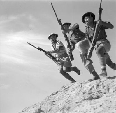 Tới khi Chiến tranh Thế giới thứ hai kết thúc, Tiểu đoàn thổ dân Maori khi đó có khoảng hơn 700 quân đã là một trong những đơn vị đầu tiên được trở về nhà. Tới năm 1946, Tiểu đoàn này bị giải thể nhưng tới nay, người thổ dân Maori vẫn phục vụ trong quân đội New Zealand với số lượng rất nhiều. Nguồn ảnh: WW2history.