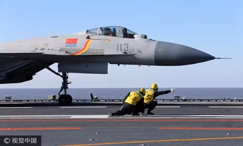 J-15 là loại tiêm kích hạm duy nhất đang được Không quân Hải quân Trung Quốc sử dụng để hoạt động trên các tàu sân bay của nước này. Nguồn ảnh: Weibo.