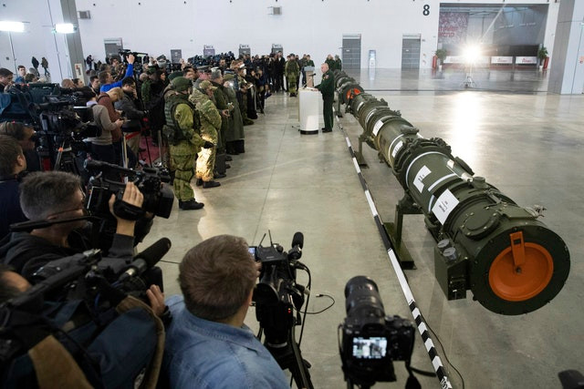 9M729 là loại tên lửa hành trình có cơ cấu phóng từ mặt đất. Mỹ khẳng định tầm phóng của loại tên lửa này nằm trong khoảng từ 500 km tới 5.500 km - vi phạm Hiệp ước Lực lượng hạt nhân tầm trung ra đời từ năm 1987 vốn dĩ cấm các loại vũ khí mang đầu đạn hạt nhân có tầm phóng tương đương. Nguồn ảnh: Sputnik.