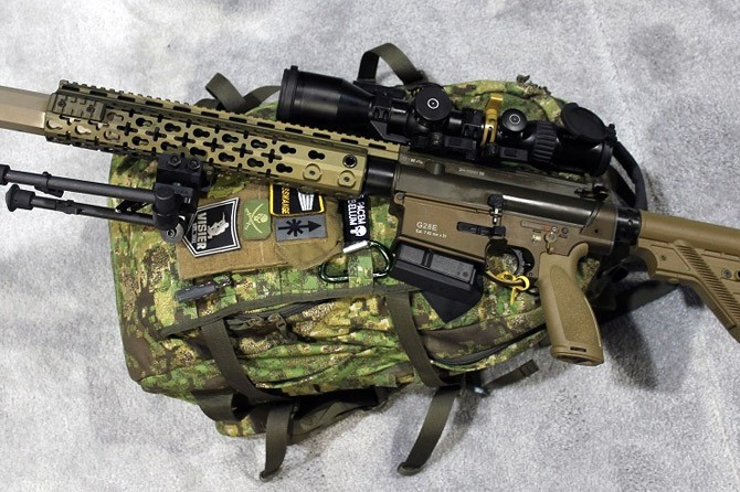 Chiều dài nòng tổng cộng của khẩu súng bắn tỉa này vào khoảng 508mm. Chiều dài nòng này cho phép M110A1 CSASS bắn đi viên đạn với sơ tốc đầu nòng 783 mét.giây và có khoảng cách bắn hiệu quả ở tầm 800 cho tới 1000 mét. Nguồn ảnh: BI.