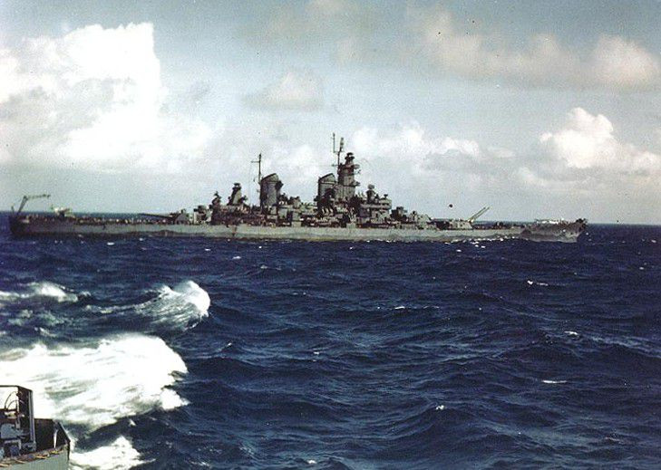 Khi được nhập biên lại vào năm 1982, thiết giáp hạm USS New Jersey thậm chí còn được trang bị tới 32 ống phóng tên lửa hành trình và 16 tên lửa chống hạm Harpoon. Tuy nhiên tới năm 1991, thiết giáp hạm này lại một lần nữa bị loại biên. Nguồn ảnh: DefenseVisual
