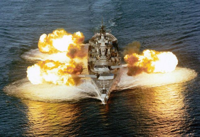 Đây cũng là lần loại biên cuối cùng của thiết giáp hạm USS New Jersey và vào năm 1999, nó chính thức bị rã sắt vụn, kết thúc cuộc đời "long đong lận đận" khi phục vụ quân đội Mỹ trong suốt gần 60 năm. Nguồn ảnh: DefenseVisual