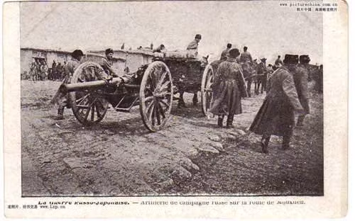 Theo đó, Quân đội Mãn Châu Quốc chịu trách nhiệm phân phối ma tuý trên toàn đất nước Trung Quốc khi quốc gia này bị chiếm đóng. Việc quân đội Mãn Châu Quốc chiến đấu chống lại Quốc Dân Đảng và Đảng Cộng Sản Trung Quốc thực chất là hành động "mở rộng địa bàn" nhằm có thêm nhiều khách hàng mua ma tuý - vốn được Nhật sản xuất và đưa vào Trung Quốc. Nguồn ảnh: Baidu.