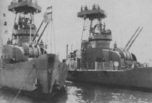 Sự yếu kém trong chiến đấu và trong tinh thần của quân đội Mãn Châu được cho là do lớp sĩ quan chỉ huy. Dù sĩ quan chỉ huy trực tiếp của đội quân Mãn Châu là người Trung Quốc, tuy nhiên đây phần lớn là những tướng Trung Quốc đầu hàng Nhật khi Nhật xâm lược Mãn Châu Lý nên binh lính dưới quyền những người này rất bất bình. Nguồn ảnh: Baidu.