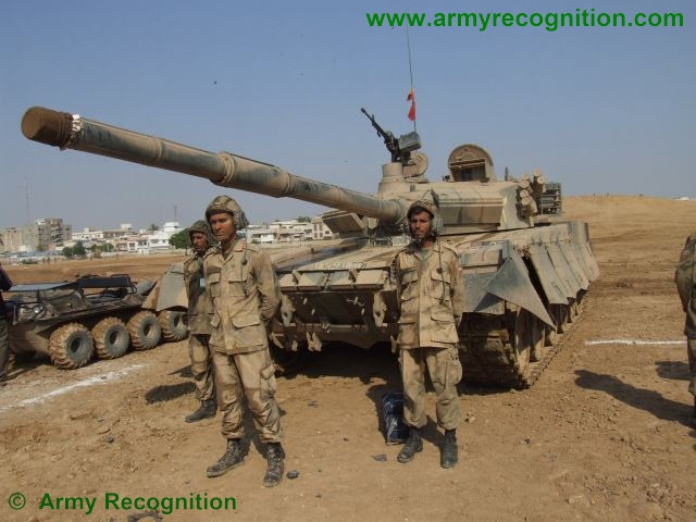 Có trọng lượng 46 tấn, xe tăng Al-Khalid có trọng lượng tổng cộng 46 tấn, chiều dài 10,07 mét và có chiều rộng 3,5 mét. Điểm đặc biệt của loại xe tăng này đó là nó được trang bị hệ thống nạp đạn tự động và có kíp chiến đấu chỉ ba người. Nguồn ảnh: Armyrec.