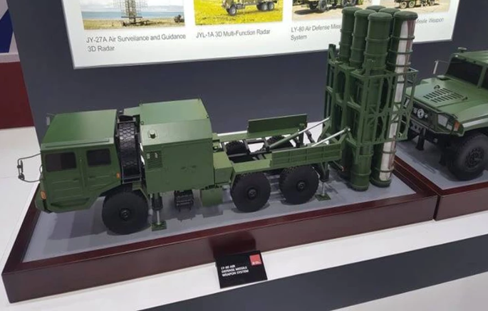 Tổ hợp phòng không Hồng Kỳ 16 hay HQ-16 do Trung Quốc thiết kế và sản xuất. Phiên bản xuất khẩu của loại tên lửa này mang tên LY-80 và đã từng được Trung Quốc xuất khẩu sang Pakistan. Nguồn ảnh: QQ.