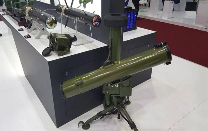 Toàn bộ cơ cấu phóng của HJ-12 là cực kỳ nhỏ gọn và có trọng lượng nhẹ, xạ thủ có thể mang vác một cách dễ dàng và rút lui ngay lập tức sau khi khai hoả. Nguồn ảnh: QQ.