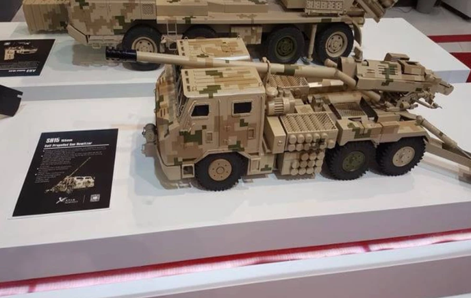 Không thể thiếu trong mọi cuộc triển lãm vũ khí mà Trung Quốc tham gia đó là pháo tự hành hạng nặng SR15 cỡ nòng 155mm. Truyền thông Trung Quốc cho rằng loại pháo tự hành này cùng với GP155 là hai loại vũ khí "cặp đôi hoàn hảo". Nguồn ảnh: QQ.