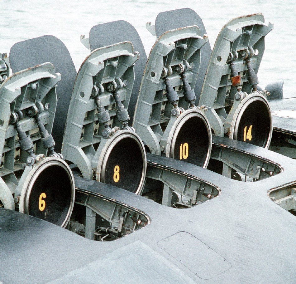 Các tàu ngầm hạt nhân lớp Los Angeles có khả năng mang theo tối đa lên tới 47 ngư lôi và tên lửa các loại. Trong đó, các loại tên lửa nó có thể mang theo bao gồm tên lửa Tomahawk hoặc tên lửa Harpoon. Nguồn ảnh: Sina.