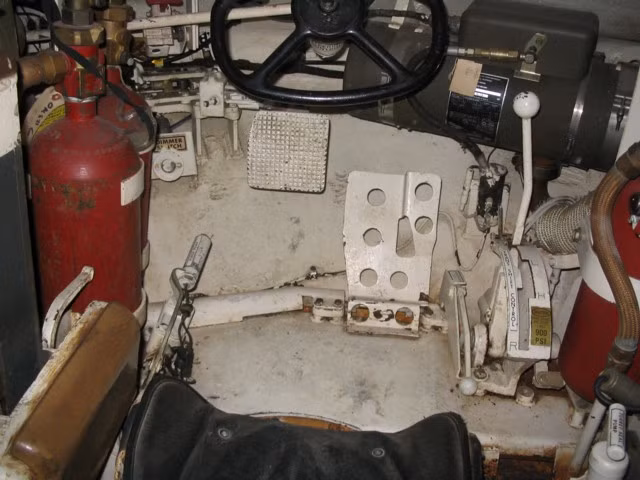 Mỹ cũng đã từng thiết kế M48 Patton với kiểu vô lăng để điều khiển xe. Nguồn ảnh: Pinterest.