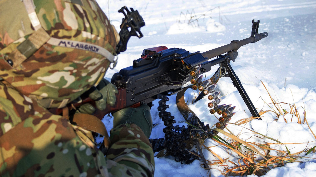 Phiên bản súng máy PKM dành cho xe tăng là PKT xuất hiện trên mọi xe tăng Liên Xô cho tới tận xe tăng Nga hiện nay, từ dòng T-62 cho tới T-14 Armata và cũng có mặt trên gần như mọi thiết kế xe thiết giáp chở quân, xe chiến đấu bộ binh do Liên Xô/ Nga chế tạo, sử dụng. Nguồn ảnh: Pinterest.