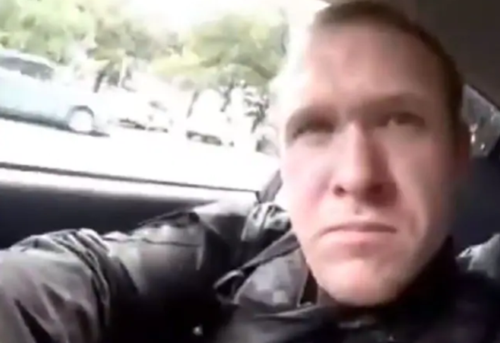 Hình ảnh được cho là của Brenton Tarrant - hung thủ gây ra vụ xả súng duy nhất lộ mặt trong đoạn video được ghi lại và đăng tải lên mạng xã hội. Nguồn ảnh: Dailymail.