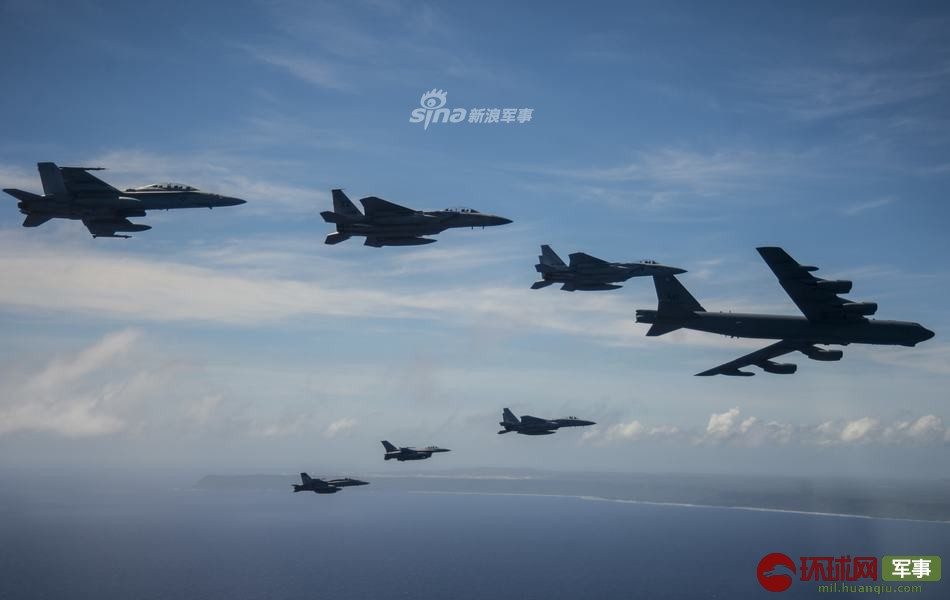 Truyền thông phương Tây cho biết, cuộc tập trận là một trong những thông điệp cứng rắn nhất mà Mỹ cùng đồng minh châu Âu là Anh và đồng minh châu Á là Nhật Bản có thể gửi tới Trung Quốc sau khi quốc gia này tỏ ra "không đáng tin cậy và không giữ lời hứa" với Nhà Trắng hồi năm 2015. Nguồn ảnh: Sina.