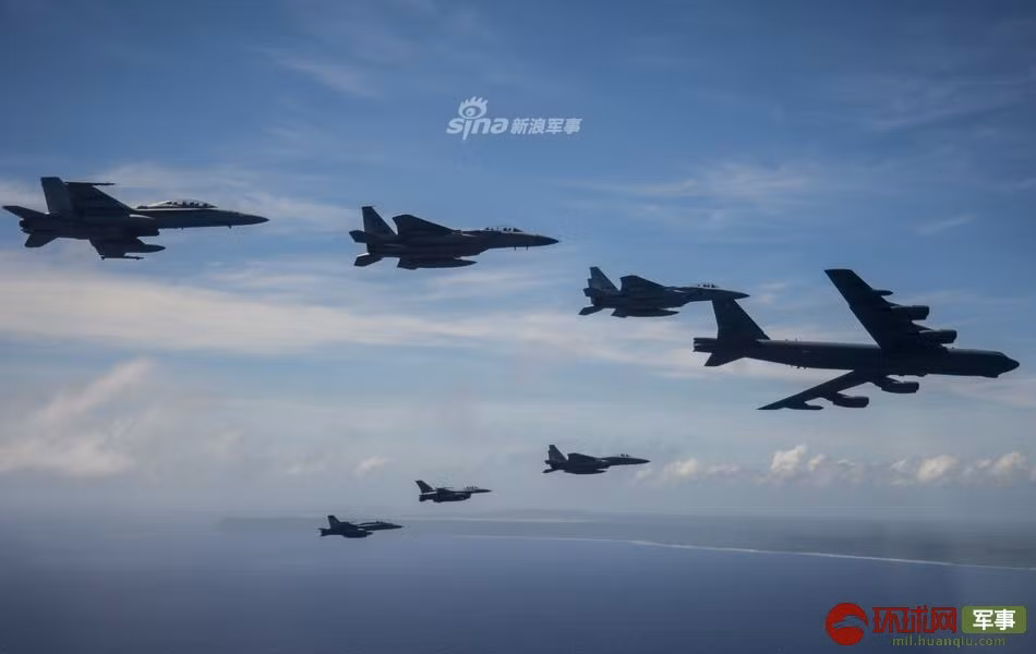 Truyền thông phương Tây cho biết, cuộc tập trận là một trong những thông điệp cứng rắn nhất mà Mỹ cùng đồng minh châu Âu là Anh và đồng minh châu Á là Nhật Bản có thể gửi tới Trung Quốc sau khi quốc gia này tỏ ra "không đáng tin cậy và không giữ lời hứa" với Nhà Trắng hồi năm 2015. Nguồn ảnh: Sina.