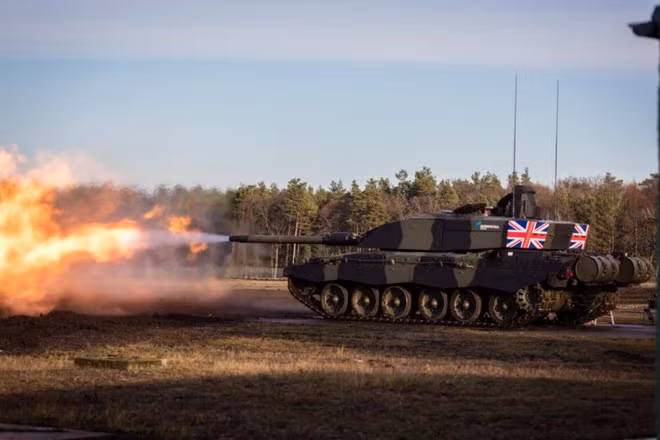 Để phục vụ cho khẩu pháo này, tháp pháo mới cũng cần được thiết kế lại. Rheinmetall cũng trực tiếp thực hiện điều này và đưa ra giải pháp hiện đại hợp thời cho tháp pháo mới của Challenger 2 với khả năng gắn thêm các hệ thống bảo vệ chủ động. Nguồn ảnh: Sina.