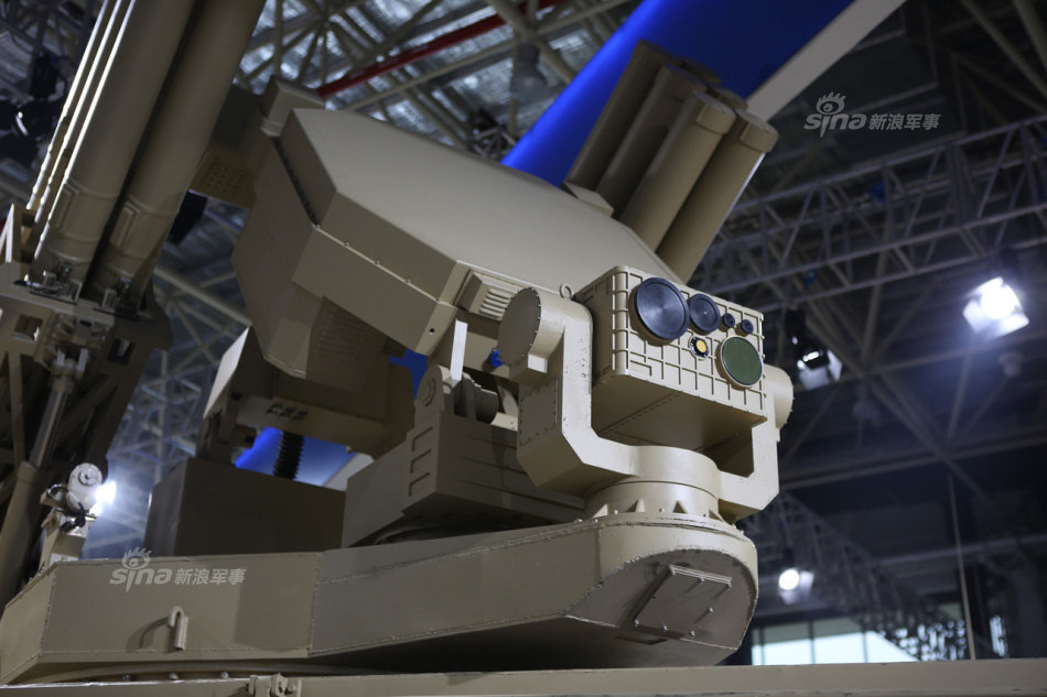 Cận cảnh hệ thống hoả lực của Thiên Long 12, điểm yếu lớn nhất của hệ thống này đó là nó không có hoả lực pháo phản lực phóng loạt như trên Thiênên bản "chính chủ" Pantsir do Nga sản xuất. Nguồn ảnh: Armyrecognition.