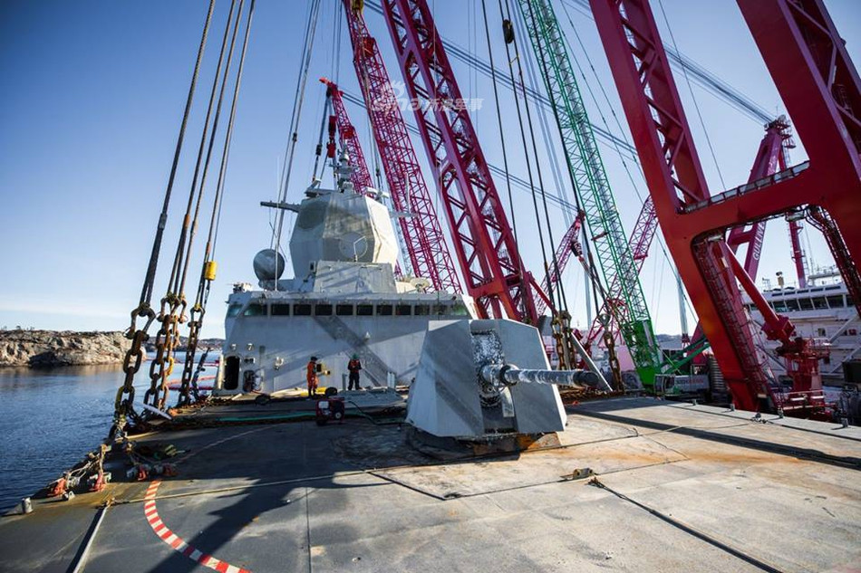Hệ thống hoả lực trên tàu bao gồm đạn pháo và tên lửa đã được tháo ra từ khi tàu còn nằm ở dưới mặt nước để đảm bảo quá trình trục vớt diễn ra an toàn nhất. Nguồn ảnh: Sina.