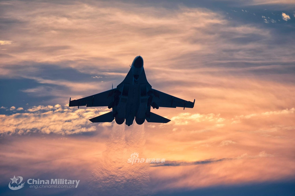 Loại tiêm kích chủ lực của Không quân Chiến khu Đông bộ là J-11 - loại tiêm kích thế hệ 4,5 được Trung Quốc thiết kế dựa trên kiểu máy bay Sukhoi Su-27SK do Nga sản xuất trước đây Chiến khu miền Đông là đơn vị tác chiến cấp Bộ Tư lệnh tác chiến Vùng thuộc Quân uỷ Trung ương Trung quản lý. Nguồn ảnh: Sina.