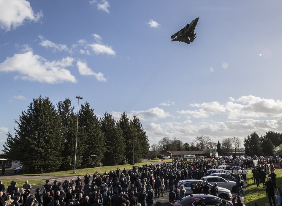 Được trang bị 2 động cơ phản lực Turbo-Union RB199, Tornado có tốc độ tối đa lên tới Mach 2,2 tương đương với 2400 km/h ở độ cao 9000 mét và tốc độ tối đa 1482 km/h ở độ cao thấp. Nguồn ảnh: Sina.