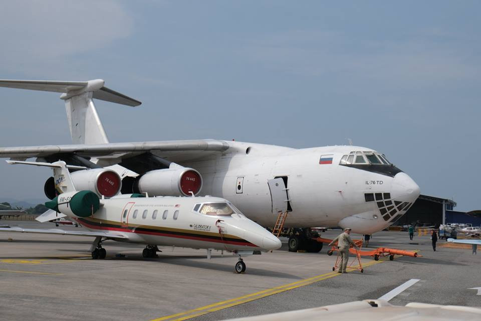 Il-76 TD được Nga mang tới triển lãm gây ấn tượng với kích thước quá khổ của mình khi đặt cạnh những khí tài khác.