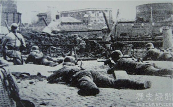 Tuy nhiên các nghiên cứu sau này lại cho biết tổng cộng Nhật thiệt mạng khoảng 18.000 quân trong đó có gần 2000 thiệt mạng do bệnh tật, tai nạn ngoài chiến đấu. Nguồn ảnh: Museumsyndicate.