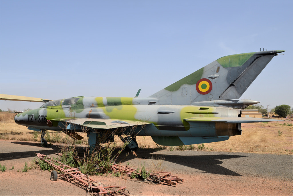 Không quân Mali cũng đang sử dụng tiêm kích MiG-21 trong biên chế của mình, tuy nhiên không quân nước này được cho là chỉ có 3 chiếc tiêm kích loại này. Nguồn ảnh: Airforceslist.