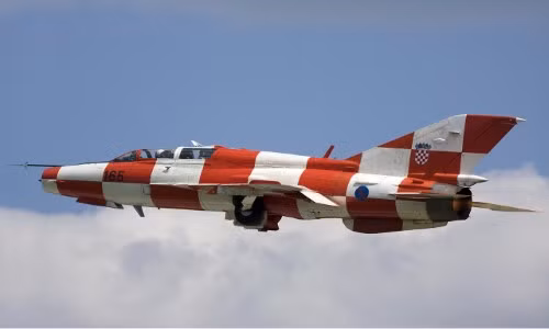 Đầu tiên là Croatia. Lực lượng Không quân của Croatia vẫn được trang bị tiêm kích MiG-21 với số lượng khoảng dưới 20 chiếc. Nguồn ảnh: Airforceslist.