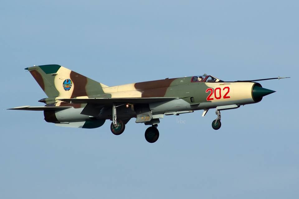 Mozambique từng mua 48 chiếc MiG-21bis từ Cuba năm 1982 và tới nay, không quân nước này vẫn dùng 8 chiếc MiG-21 nhưng tất cả đều là hàng mua cũ qua sử dụng từ Romania. Nguồn ảnh: Airforceslist.