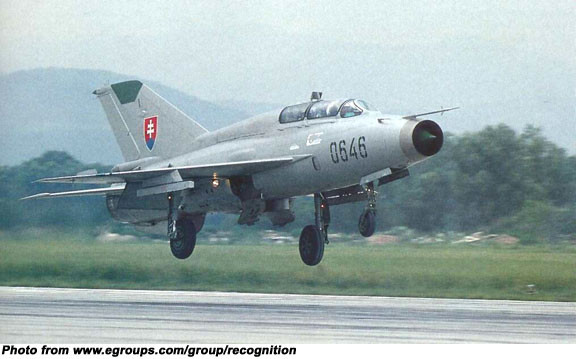 Một quốc gia nhỏ bé ở Tây Phi mang tên Guine-Bissau hiện cũng đang sở hữu 6 chiếc MiG-21MF và một chiếc MiG-21UM trong biên chế của mình. Tuy nhiên các tiêm kích MiG-21 của quốc gia này được cho là không còn khả năng bay. Nguồn ảnh: Airforceslist.
