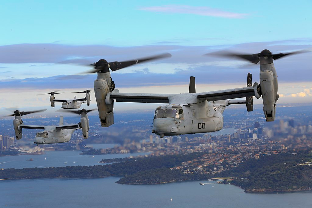 Đây là một trong những sai lầm nghiêm trọng trong việc thiết kế quy trình an toàn và vận hành MV-22B Osprey. Đơn giản là do Thuỷ quân Lục chiến Mỹ và phi công của họ luôn nghĩ rằng MV-22B khi hạ cánh sẽ có cách điều khiển giống với máy bay trực thăng nhưng thực tế không giống như vậy. Nguồn ảnh: Osprey.