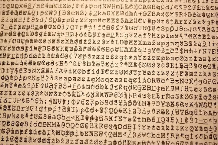 Tài liệu bị in lỗi 3 lần này tình cờ trông có vẻ giống như những mật mã cổ xưa cất giấu nhiều bí ẩn không lời giải đáp.