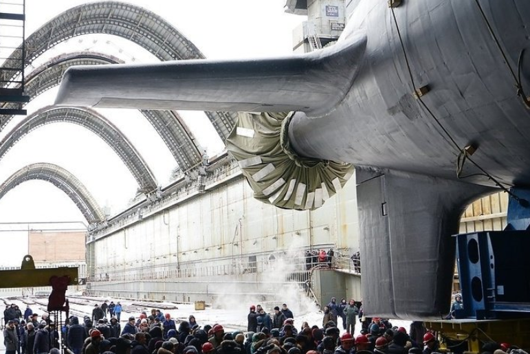 Tàu ngầm Kazan thuộc Đề án 885M. Đây là đề án tàu ngầm hạt nhân đầu tiên do Nga phát triển kể từ sau khi Liên Xô tan rã và là chiếc thứ hai thuộc Đề án 885, trước đó là Severodvinsk. Nguồn ảnh: Twitter.