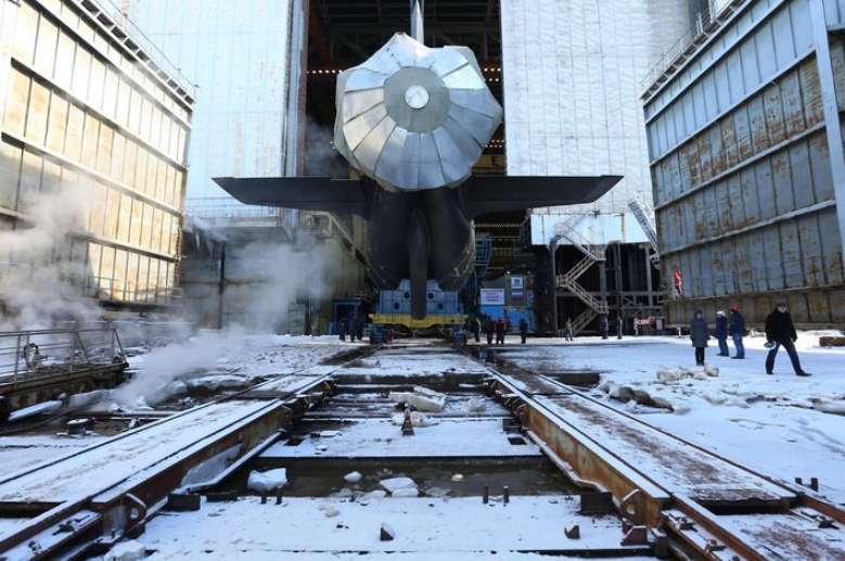 Trong khi tàu ngầm Kazan được trang bị tên lửa hành trình Kalibr và Oniks thì tàu ngầm Knyaz Vladimir được đóng theo Đề án 955A lại có kha rnawng mang theo tên lửa đạn đạo liên lục địa thế hệ mới RSM-56 Bulava. Nguồn ảnh: Twitter.