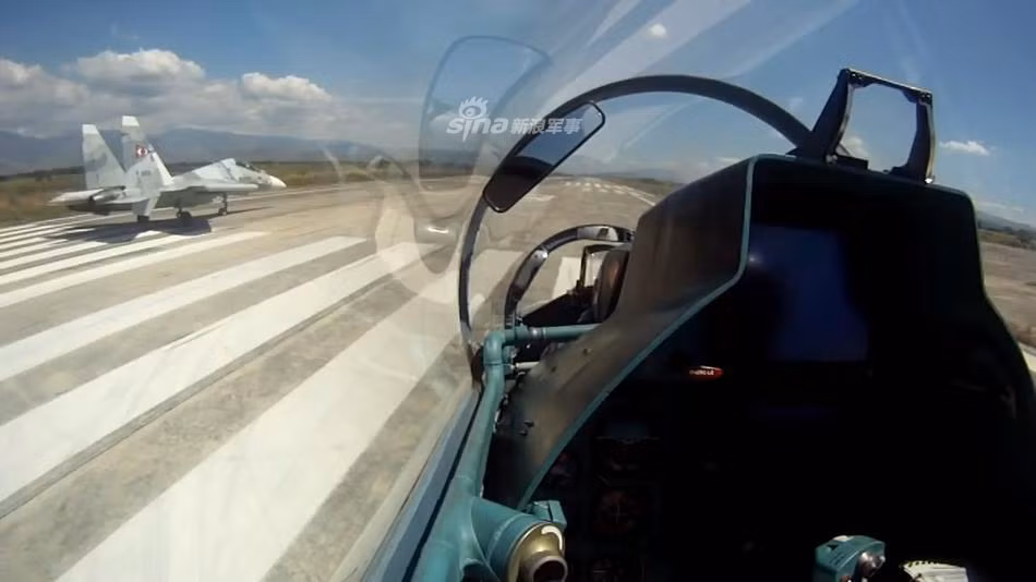 Trong bối cảnh hiện tại khi tình hình chính trị Venezuela đang diễn ra hết sức căng thẳng, việc nước này khoe dàn tiêm kích Su-30 cho thấy chính sách ngoại giao cứng rắn, không khoan nhượng của Venezuela với các mối đe doạ từ trong và ngoài nước. Nguồn ảnh: Sina.