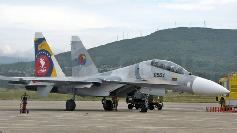 Phiên bản Su-30MK2 được Nga thiết kế hiện đại hoá chuyên biệt với hệ thống khí động học và khả năng sử dụng vũ khí có phần tương đối khác biệt so với các phiên bản Su-30 còn lại từng được nước này sản xuất trước đó. Nguồn ảnh: Sina.