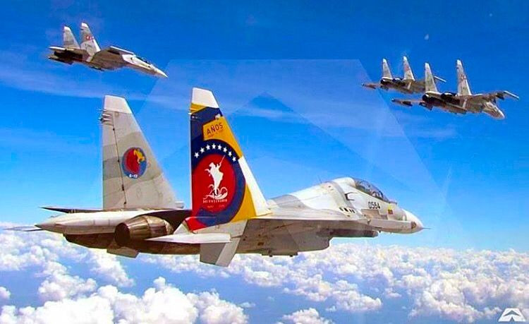 tiêm kích Su-30MK2 ban đầu được Nga xuất khẩu cho một vài thị trường bao gồm Trung Quốc, Indonesia và Uganda. Tuy nhiên sau đó do nhu cầu tăng cao, Nga tiếp tục xuất khẩu phiên bản này cho một vài quốc gia khác trong đó bao gồm cả Venezuela. Nguồn ảnh: Sina.
