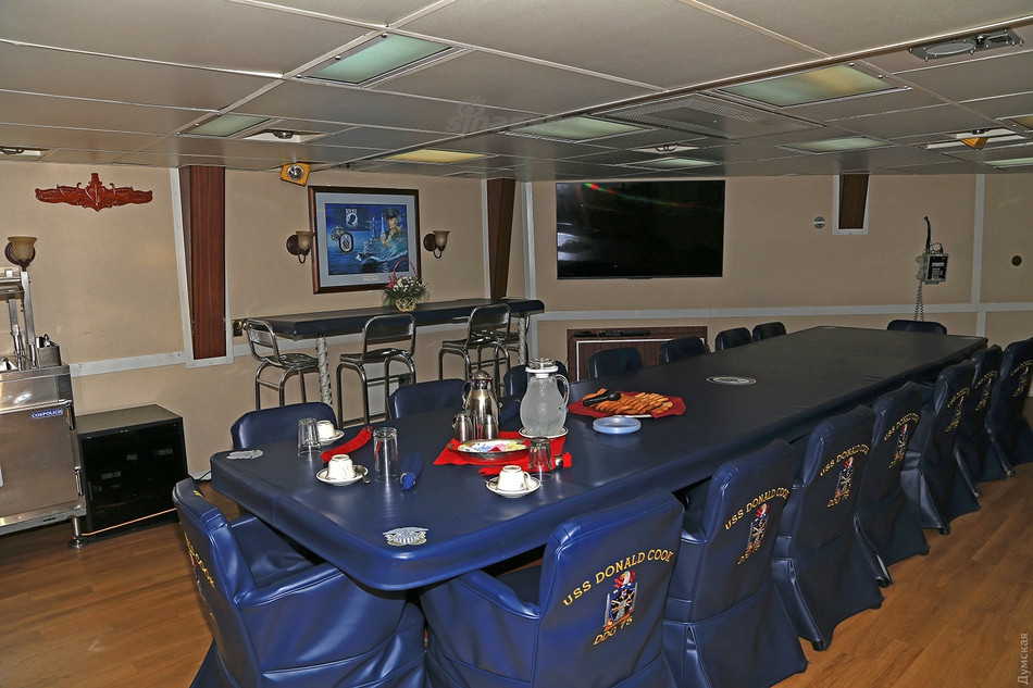 Theo thông lệ quốc tế, trừ những nước tiếp giáp với biển Đen, còn lại mọi tàu chiến của quốc gia khác không được phép lưu trú trong khu vực biển này quá 21 ngày - tương đương với ba tuần. Nguồn ảnh: Sina.